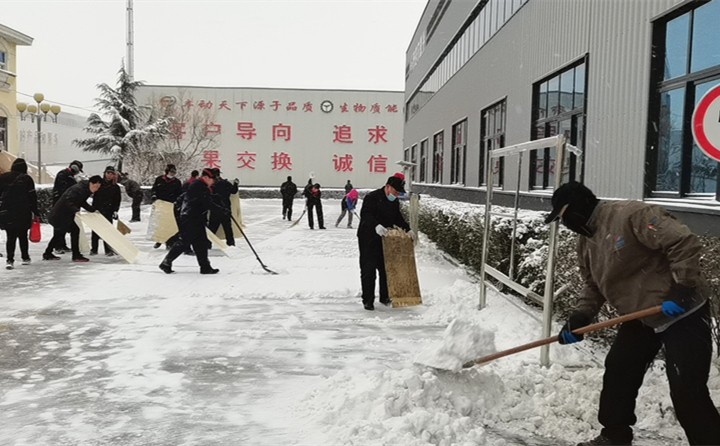 最美不止下雪天，還有這些“掃雪人”.jpg