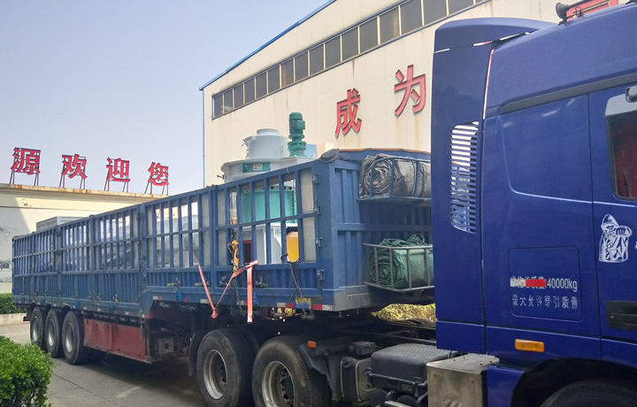 鋸末顆粒機(jī)已裝車，準(zhǔn)備發(fā)往山東濟(jì)寧.jpg