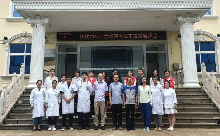 集團工會一直以維護職工的合法權(quán)益，構(gòu)建企業(yè)與職工的的和諧關(guān)系為己任.png